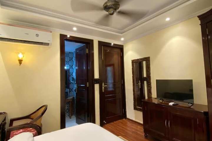 Room 16 of 143