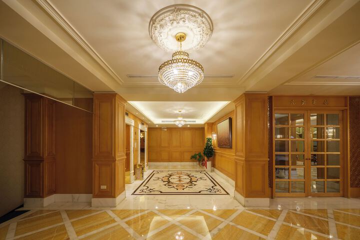 Entrance & Lobby