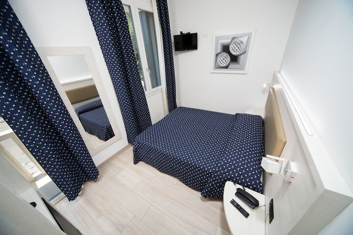 Room 35 of 120