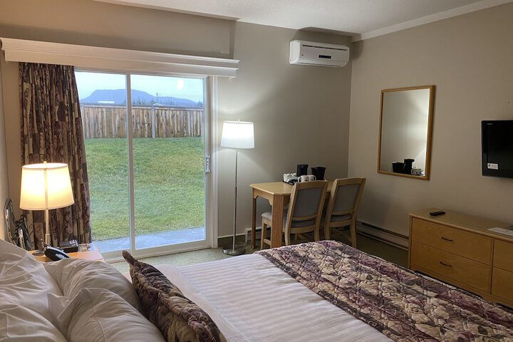 Room 6 of 93