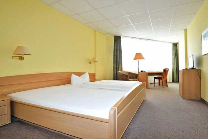 Room 3 of 60