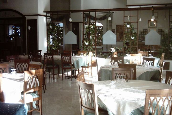 Dining 45 of 67