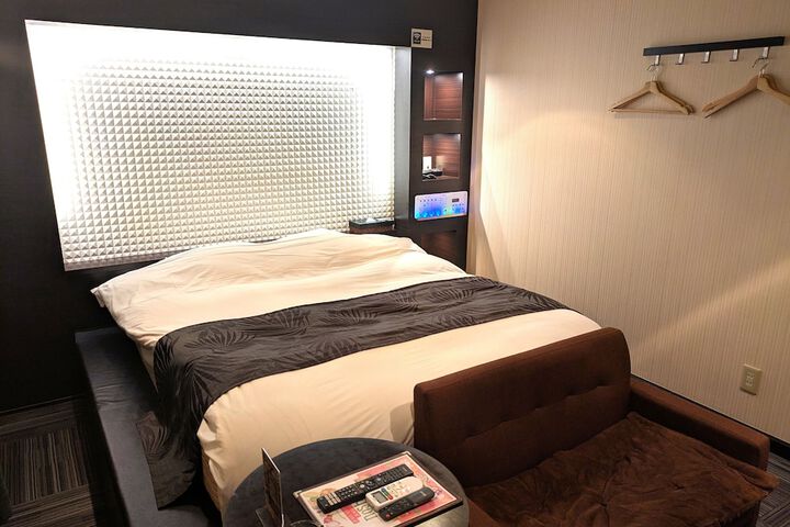 Room 2 of 16