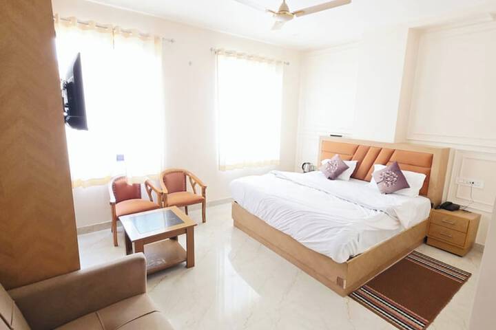 Room 4 of 25
