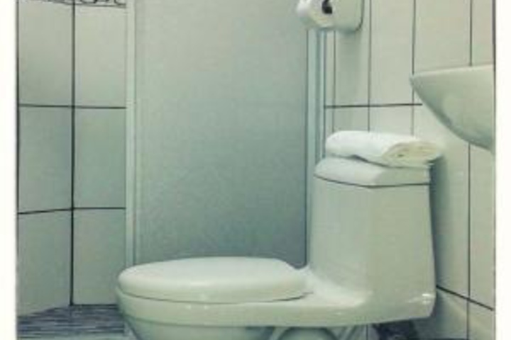 Room 6 of 10