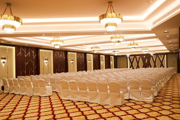 Ballroom/Hall 64 of 74