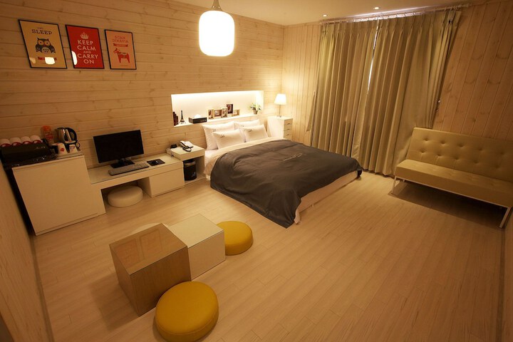 Room 17 of 40
