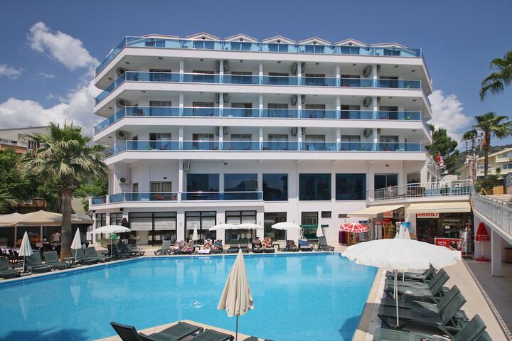 Pools & Facilities