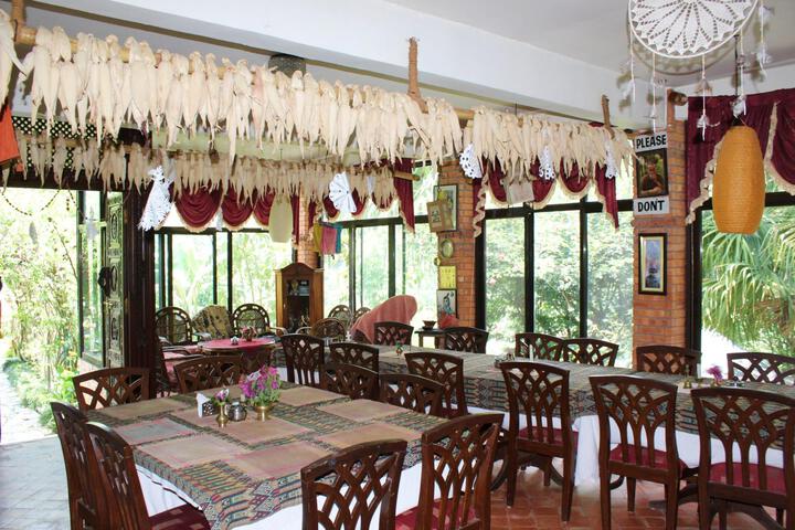 Dining 8 of 8