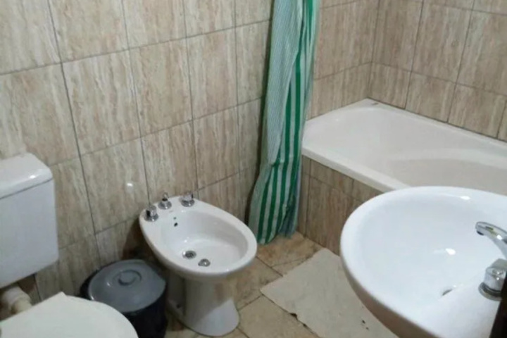Room 6 of 12
