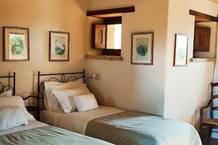 Room 2 of 61