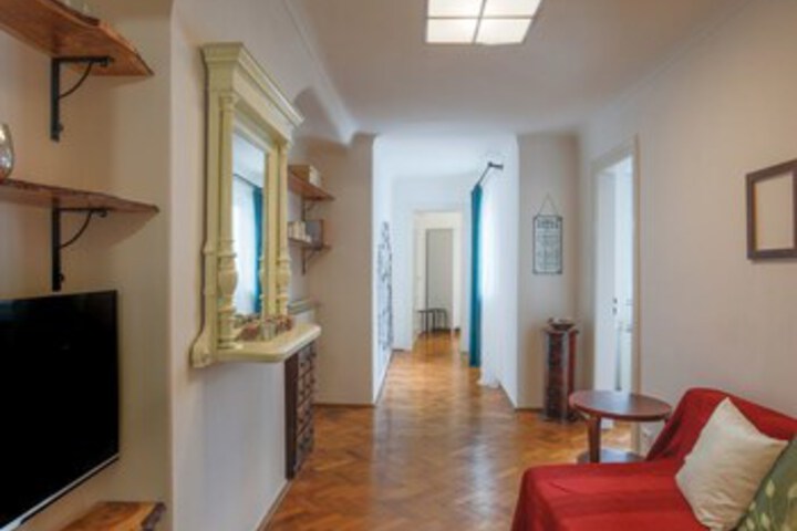Room 9 of 22