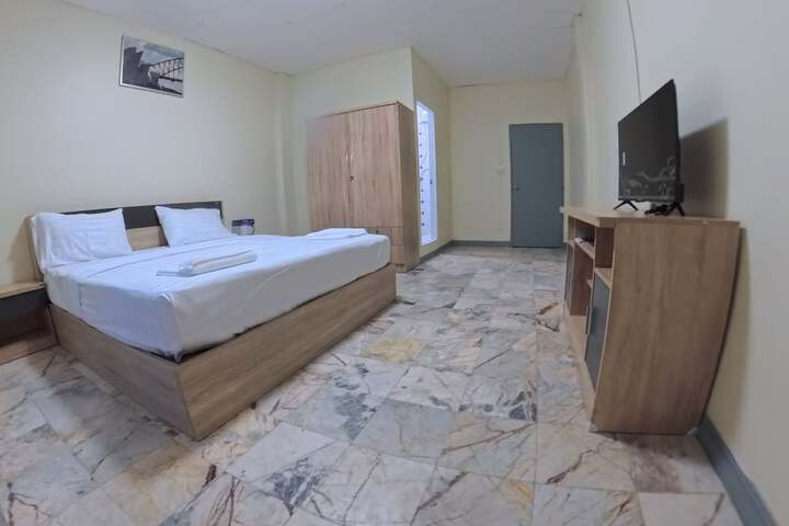 Room 5 of 13