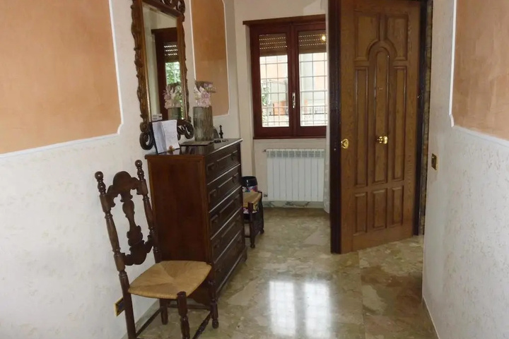 Room 8 of 11