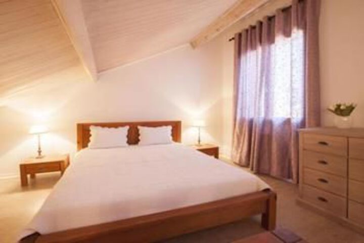 Room 8 of 13