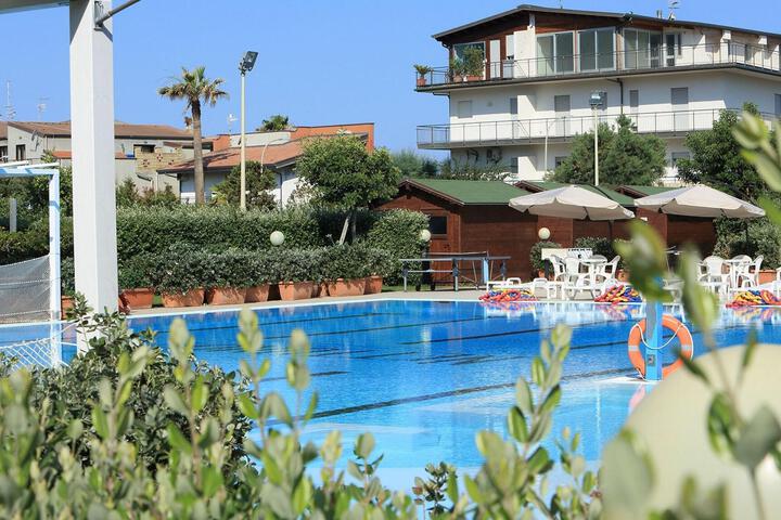 Pool 38 of 73
