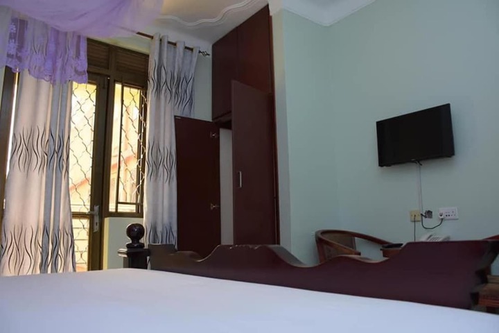 Room 6 of 26