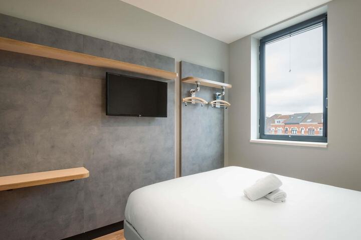 Room 10 of 37