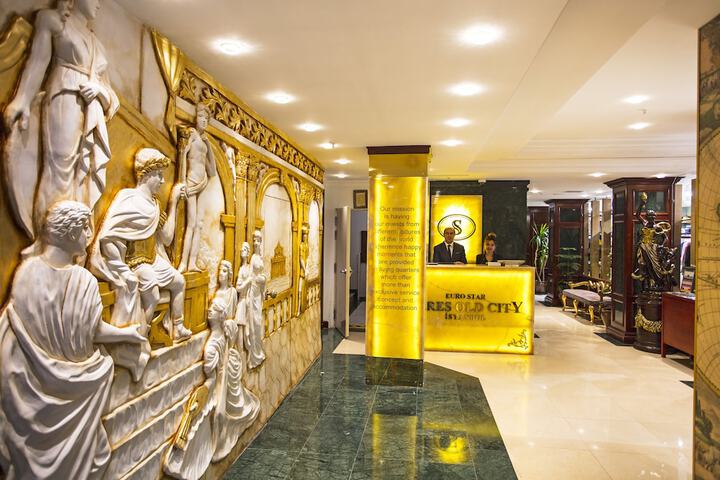 Entrance & Lobby