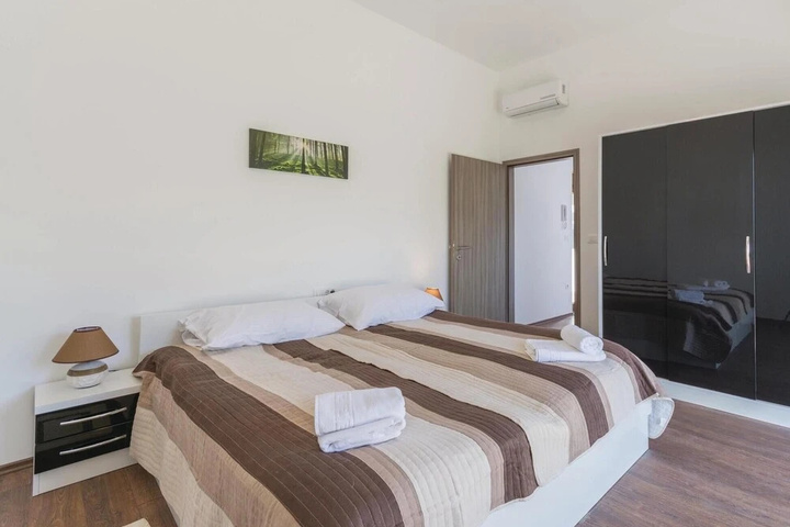 Beautiful Home in Buici With Wifi and 4 Bedrooms