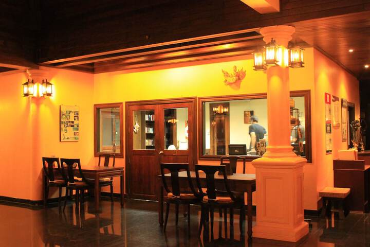 Guest Lobby