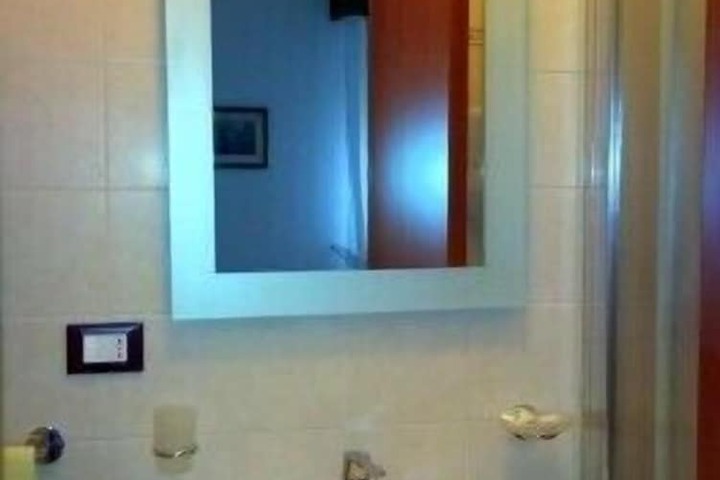 Room 10 of 19
