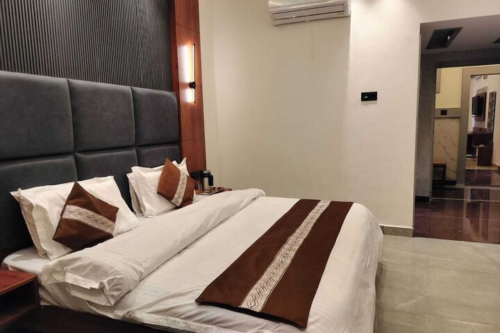 Room 5 of 35
