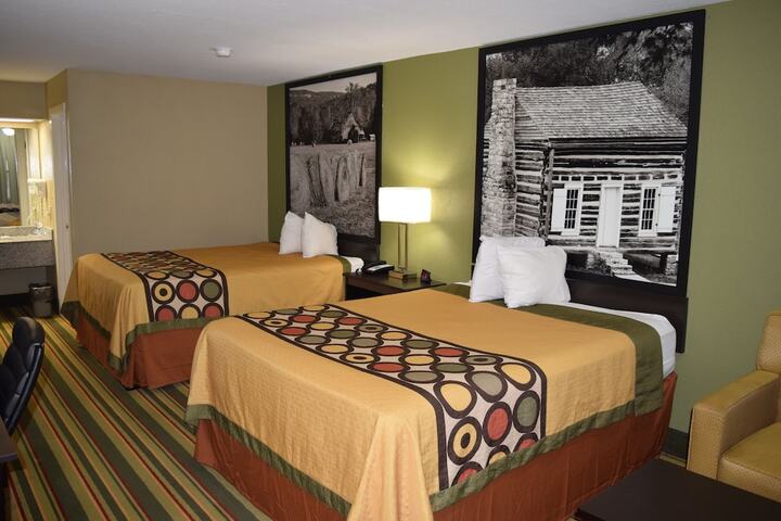 2 Queen Beds (4 of 13)