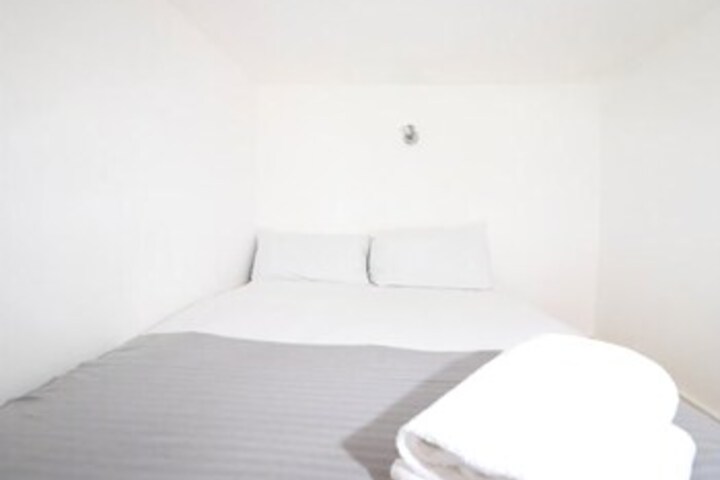 Room 34 of 39