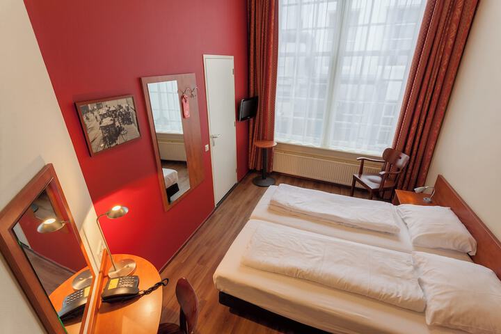 Room 41 of 118