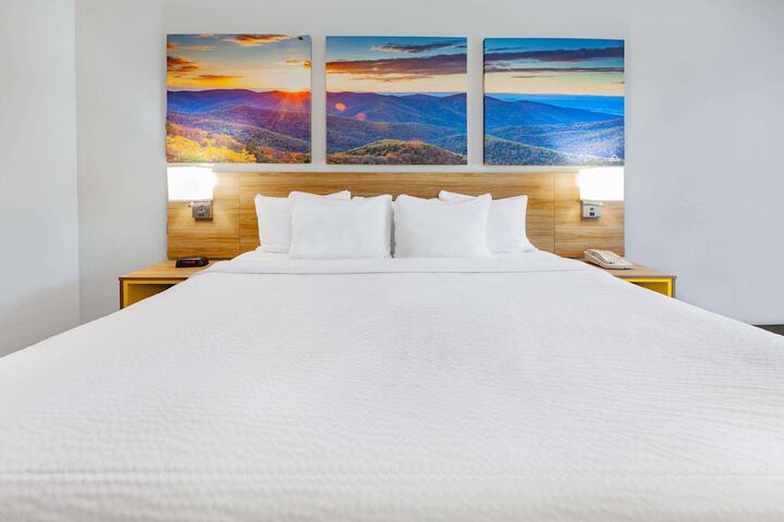Room 11 of 25