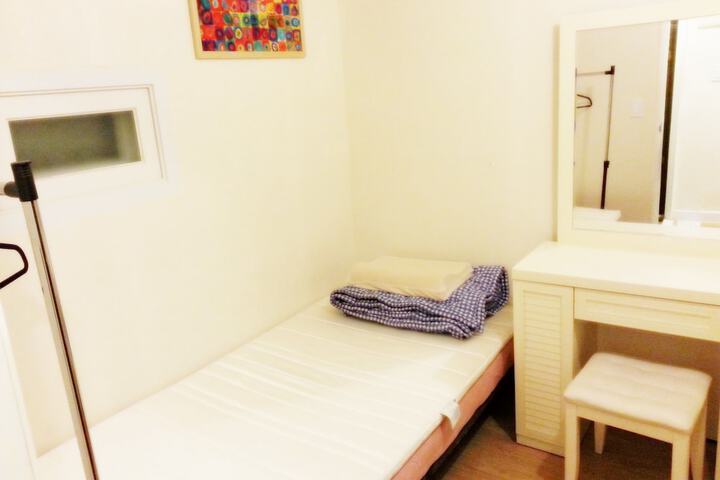 Room 13 of 46
