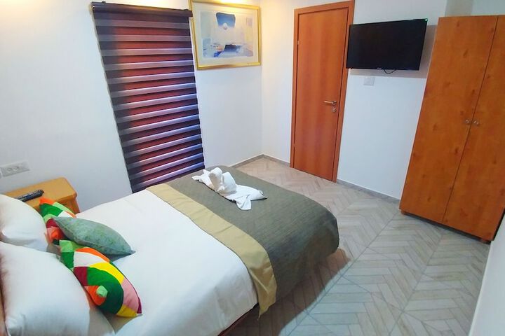 Room 5 of 80