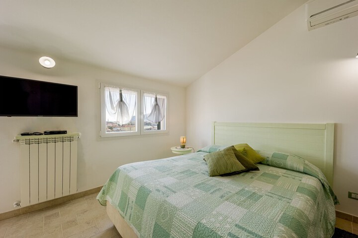 Room 10 of 53