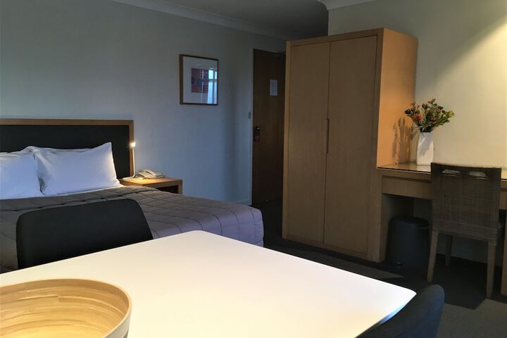 Room 34 of 87