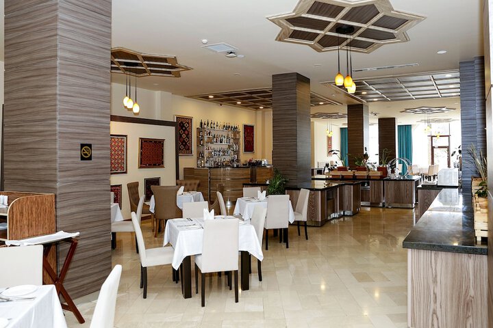 Dining 122 of 160