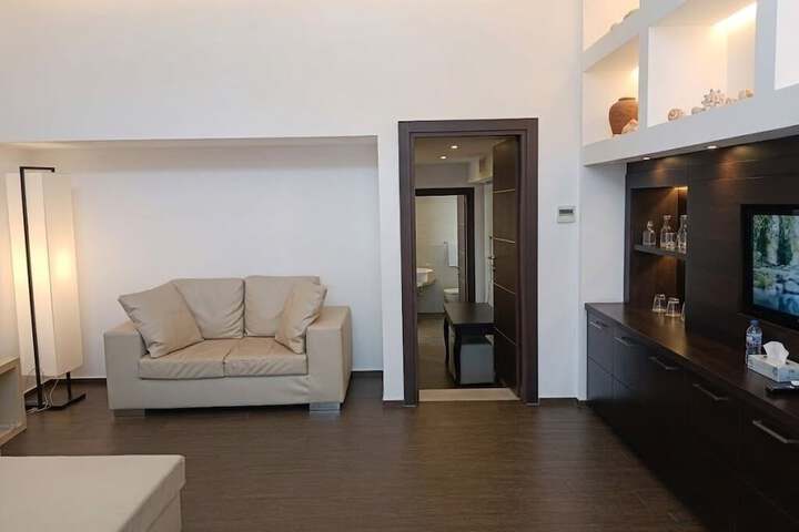 Room 15 of 32