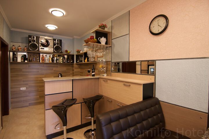 Lounge 79 of 81