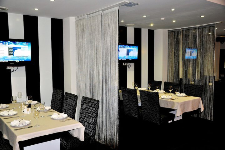 Dining 56 of 77