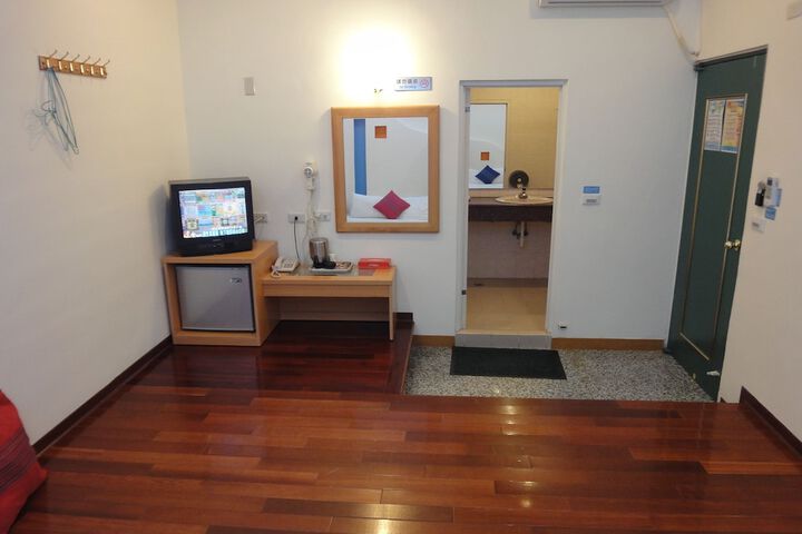 Room 6 of 24