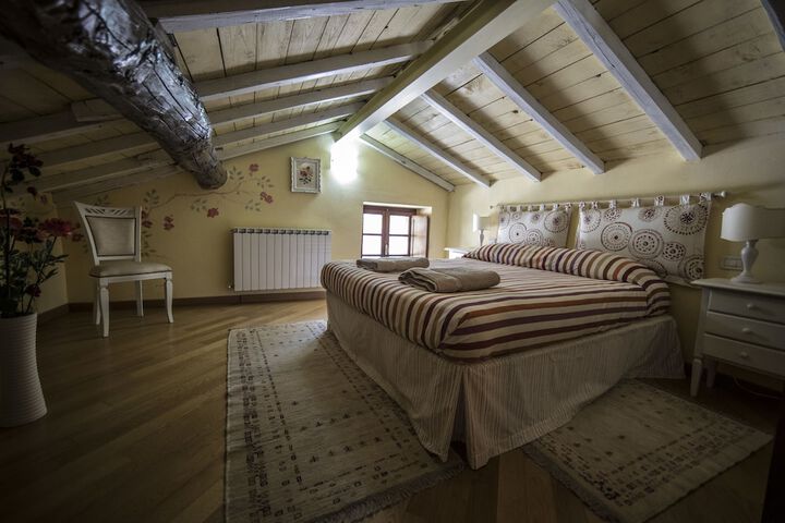 Room 3 of 77
