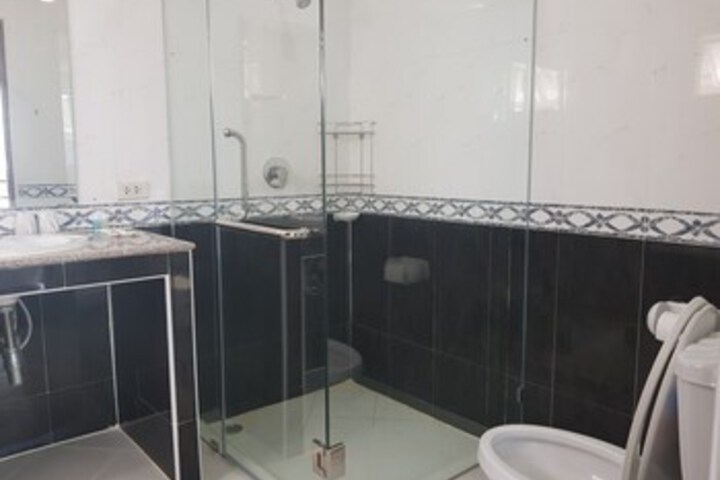 Room 5 of 27