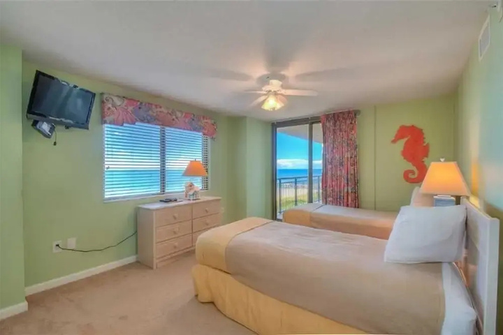 Room 5 of 12