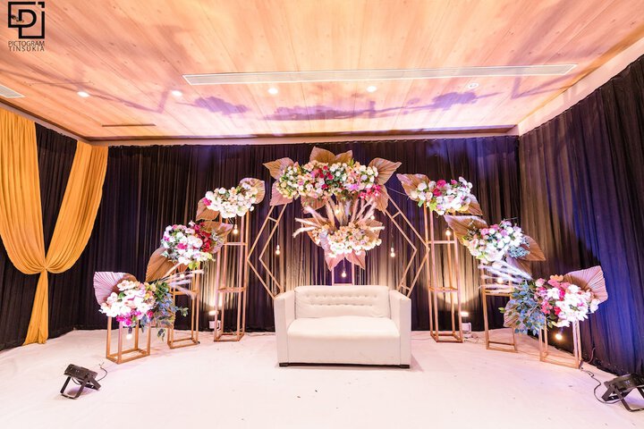Ballroom/Hall 27 of 45