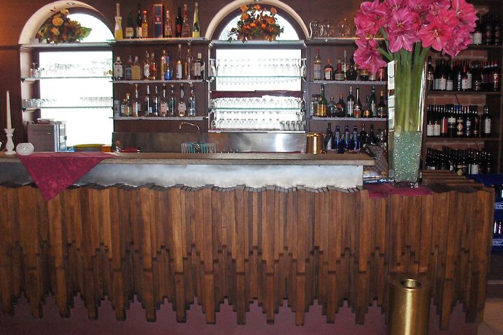 Lounge 18 of 45