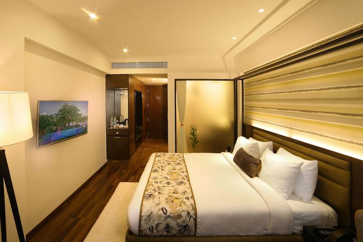 Room 11 of 39