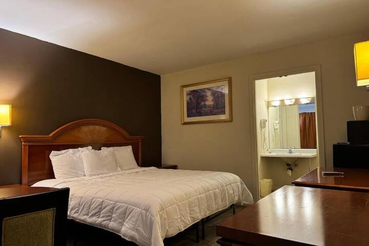 Room 10 of 28