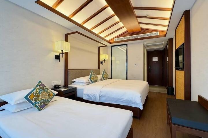 Room 33 of 111
