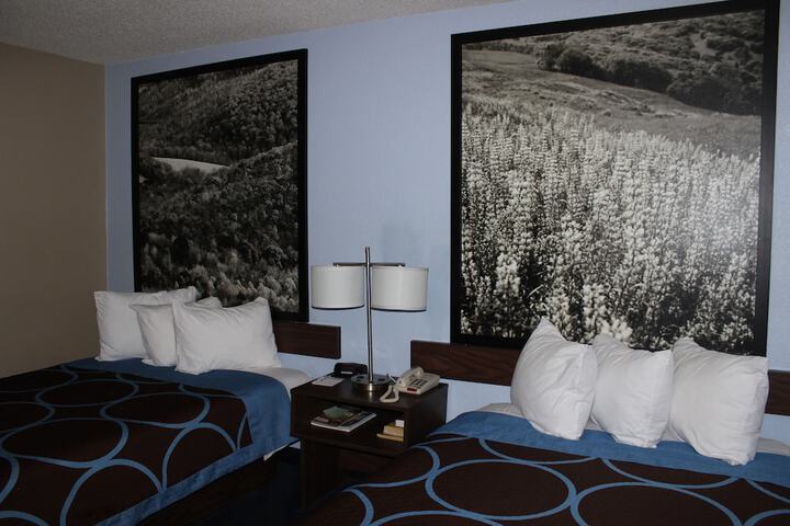 Room 13 of 32