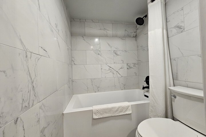Room 7 of 11